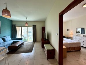 Comfort Apartment | Living area - Lux BnB I Turia Tower I Lake & Garden View (Dubai)