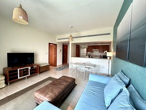 Living area - Lux BnB I Turia Tower I Lake & Garden View (Dubai)