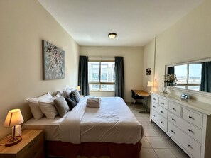 Comfort Apartment - Lux BnB I Turia Tower I Lake & Garden View (Dubai)