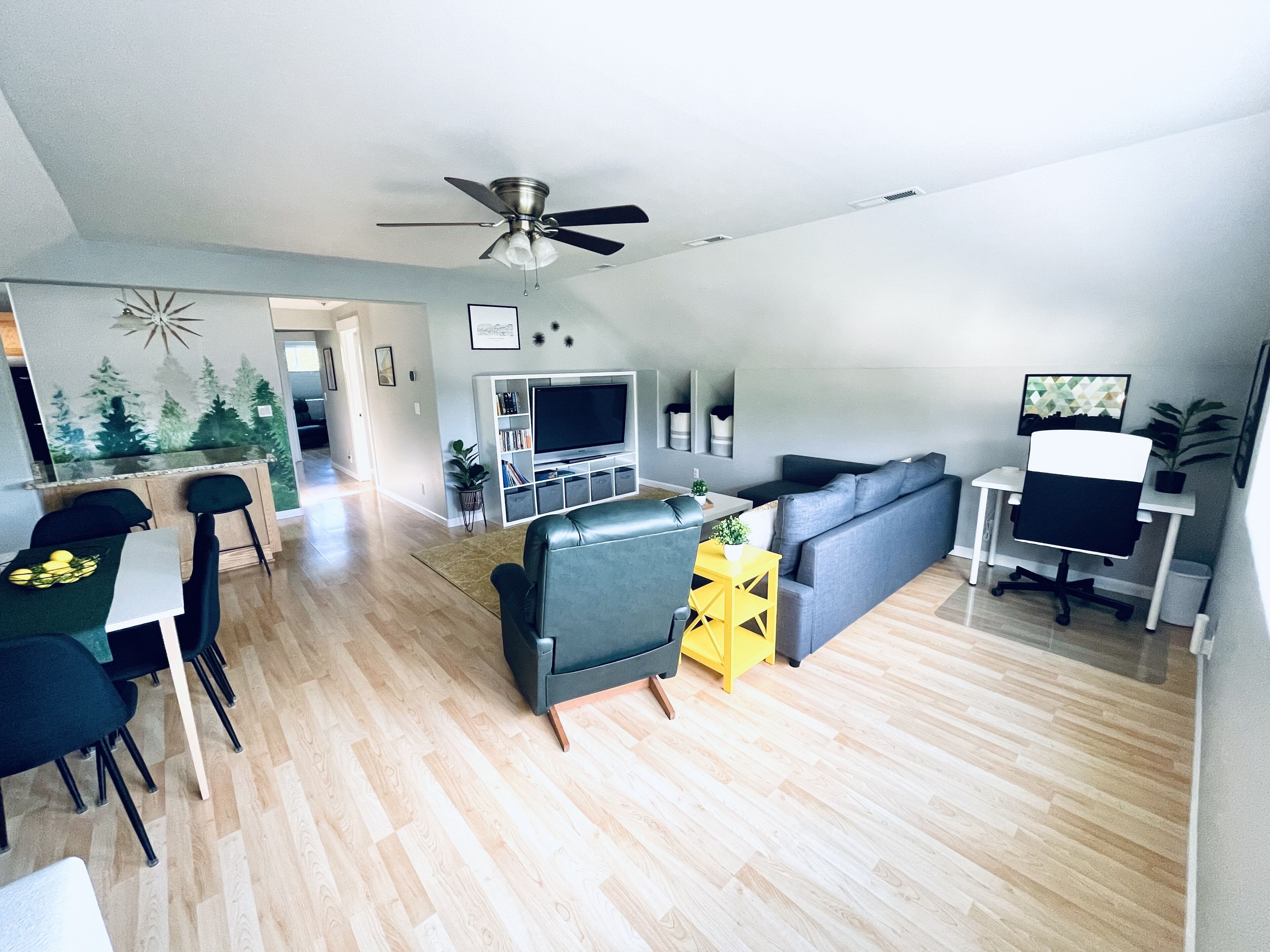 Evergreen Landing-Modern APT Perfect for Duck Fans