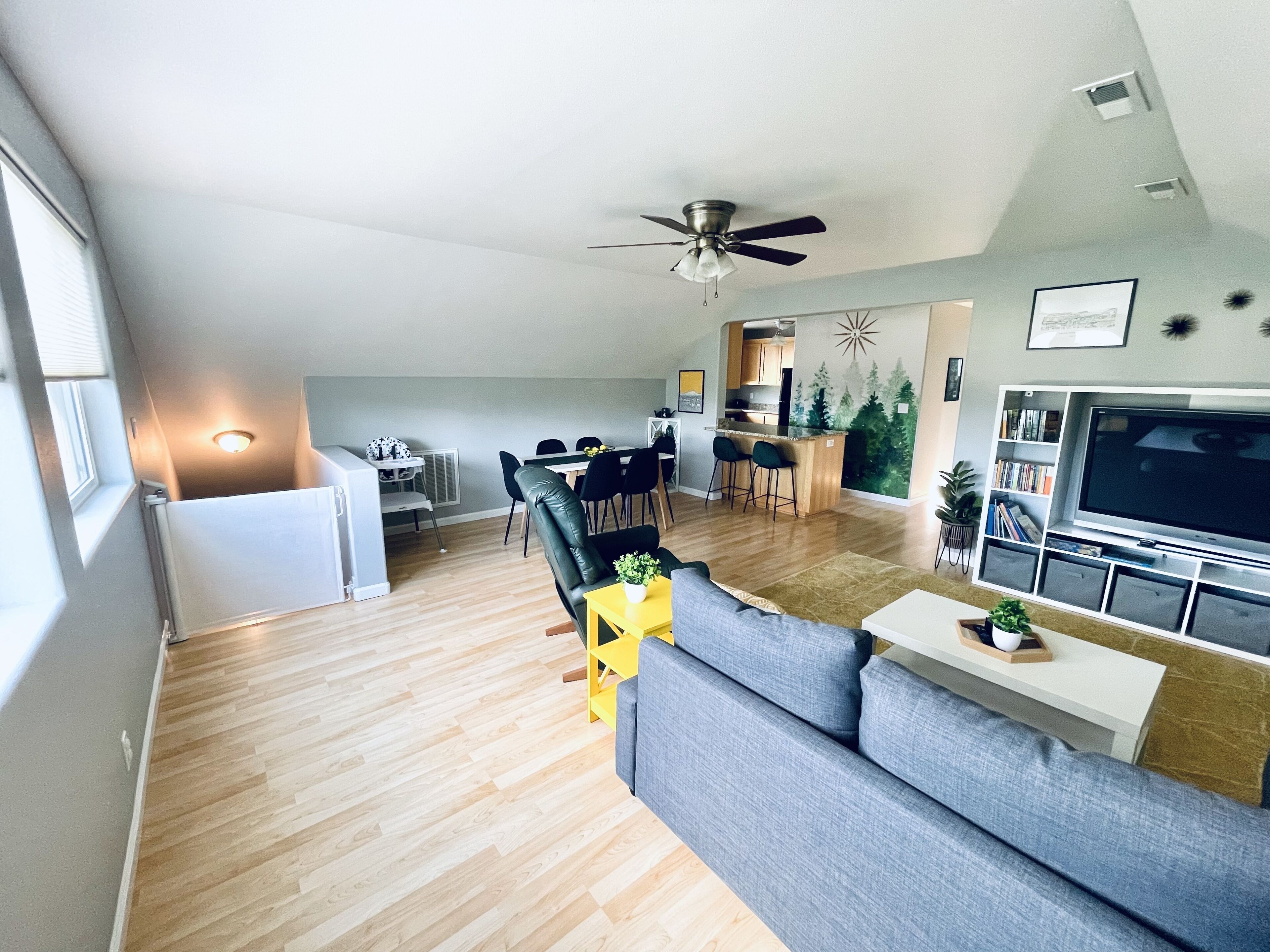 Evergreen Landing-Modern APT Perfect for Duck Fans