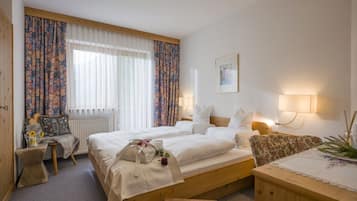 2 chambres, coffres-forts dans les chambres, fer et planche Ă  repasser