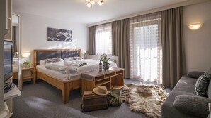 2 soverom, safe på rommet, strykejern/-brett og reiseseng for barn