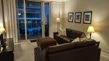Flat-screen TV, DVD player, table tennis, stereo