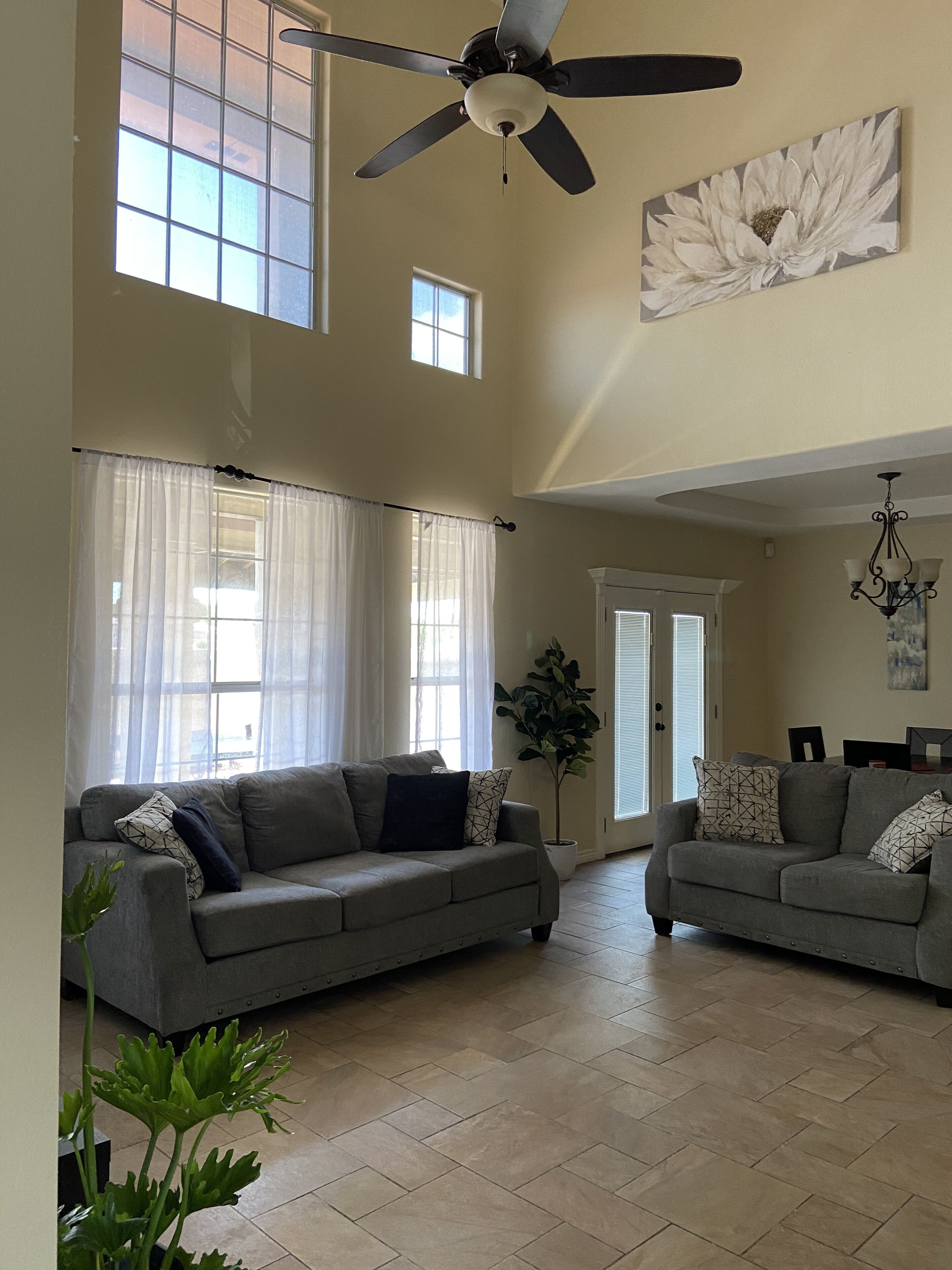 4 bedroom 2.5 restroom House in the Northside close toPark hospital restaurant