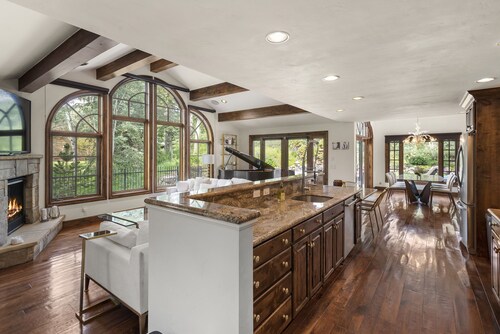 Aspen Paradise! Relax & entertain indoors and outdoors in comfort and serenity. 