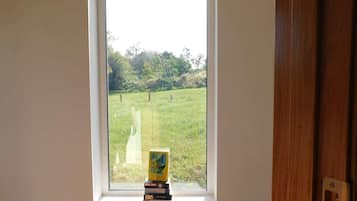 House, 1 Queen Bed | 1 bedroom, iron/ironing board, free WiFi, bed sheets