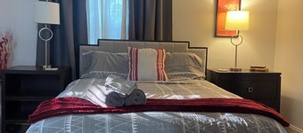 First-Class Crash Pad! studio apartment, close to UCF.
