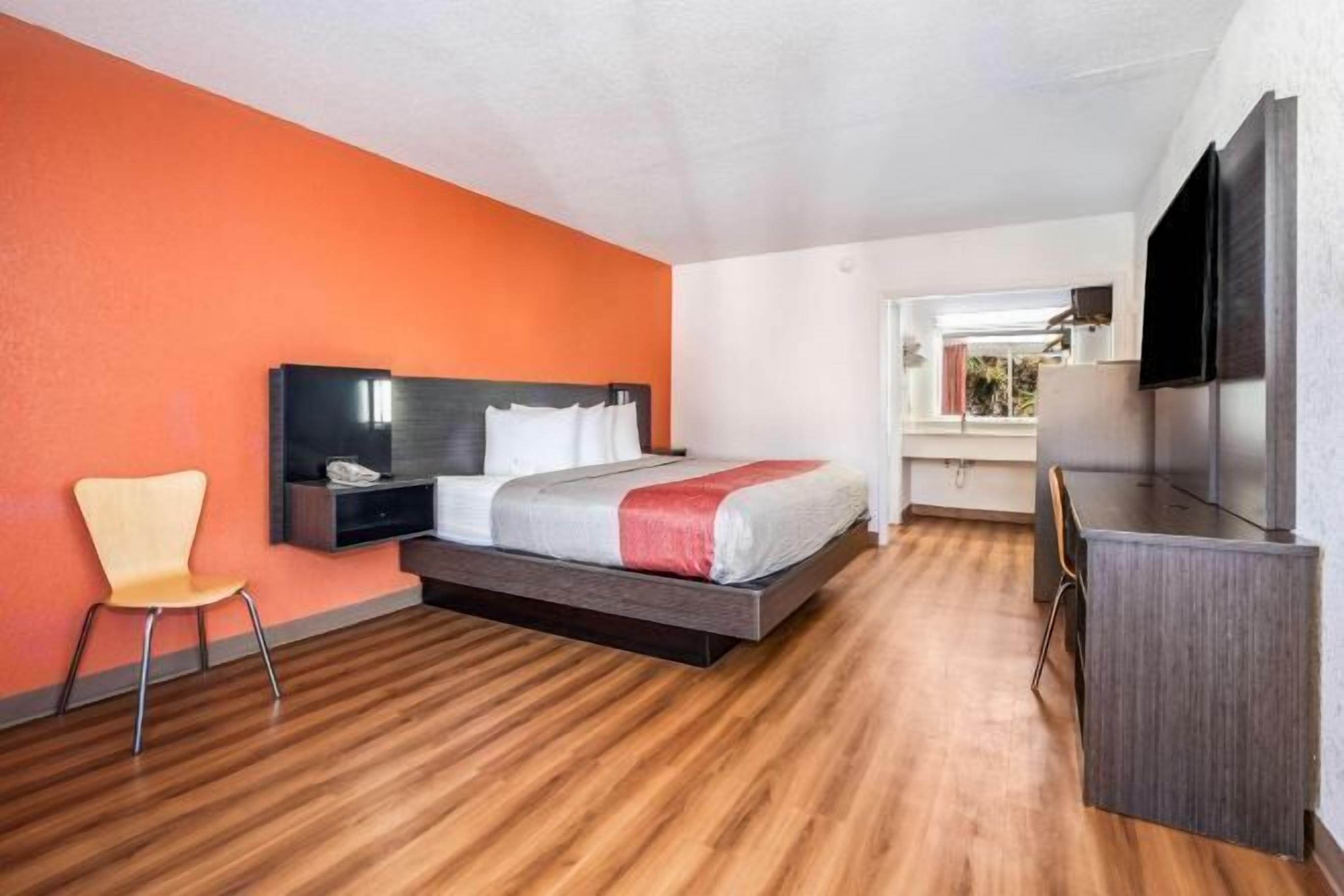 免费 WiFi、床单