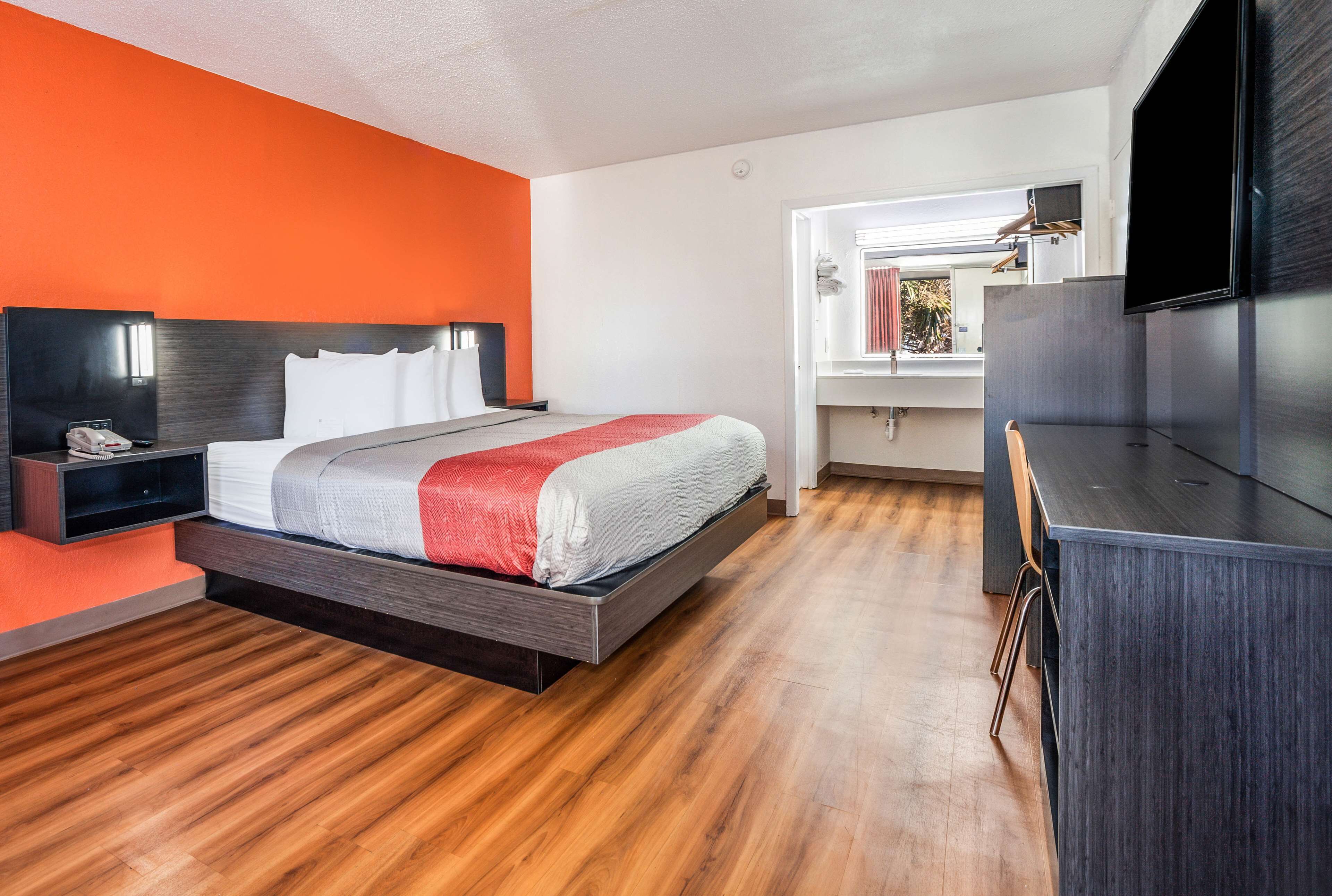 Free WiFi, bed sheets