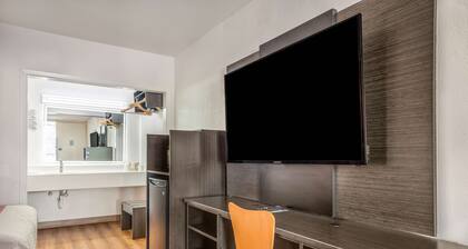 Studio 6 Florence , SC