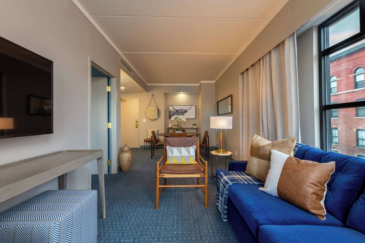 Hypo-allergenic bedding available, minibar, in-room safe, desk
