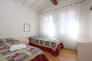 2 多间卧室、旅行婴儿床、免费 WiFi