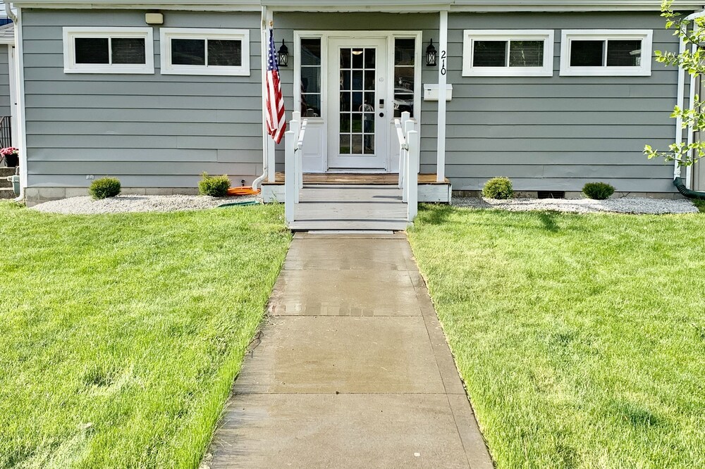 HANDICAP ACCESSIBLE 3BR HOME IN DOWNTOWN PC
