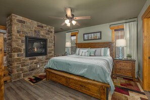 House, Multiple Beds, Hot Tub