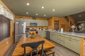 House, Multiple Beds, Hot Tub | Private kitchen
