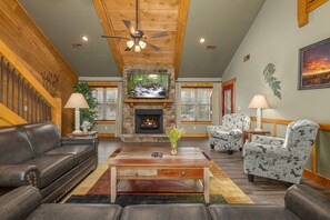 House, Multiple Beds, Hot Tub | Living area