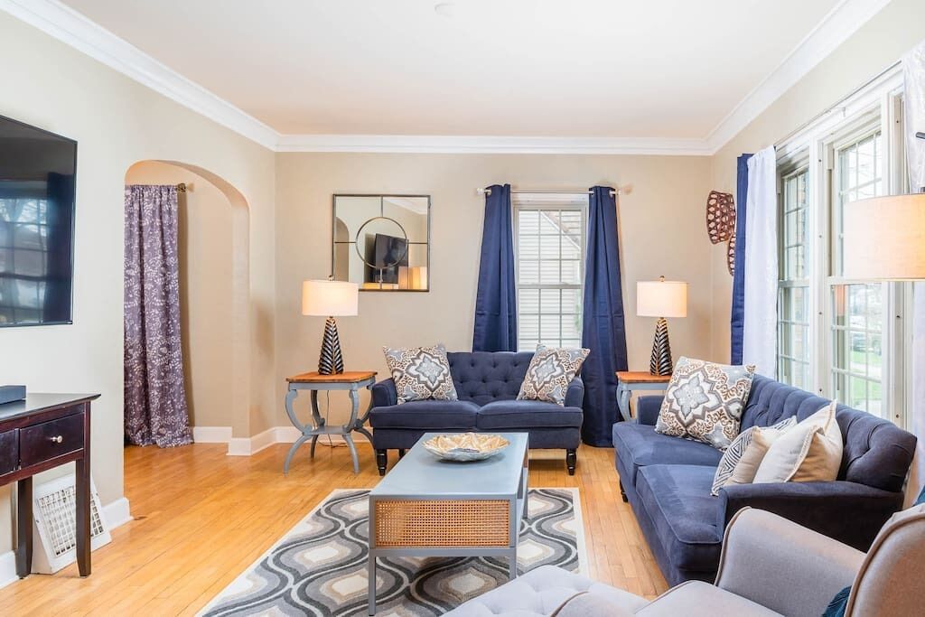 Ｇｒｅａt  and Ｇｒａｎｄ at Ｇｒａｎｔ Ｓｔｒｅｅｔ 3 story, 4br, 3bth