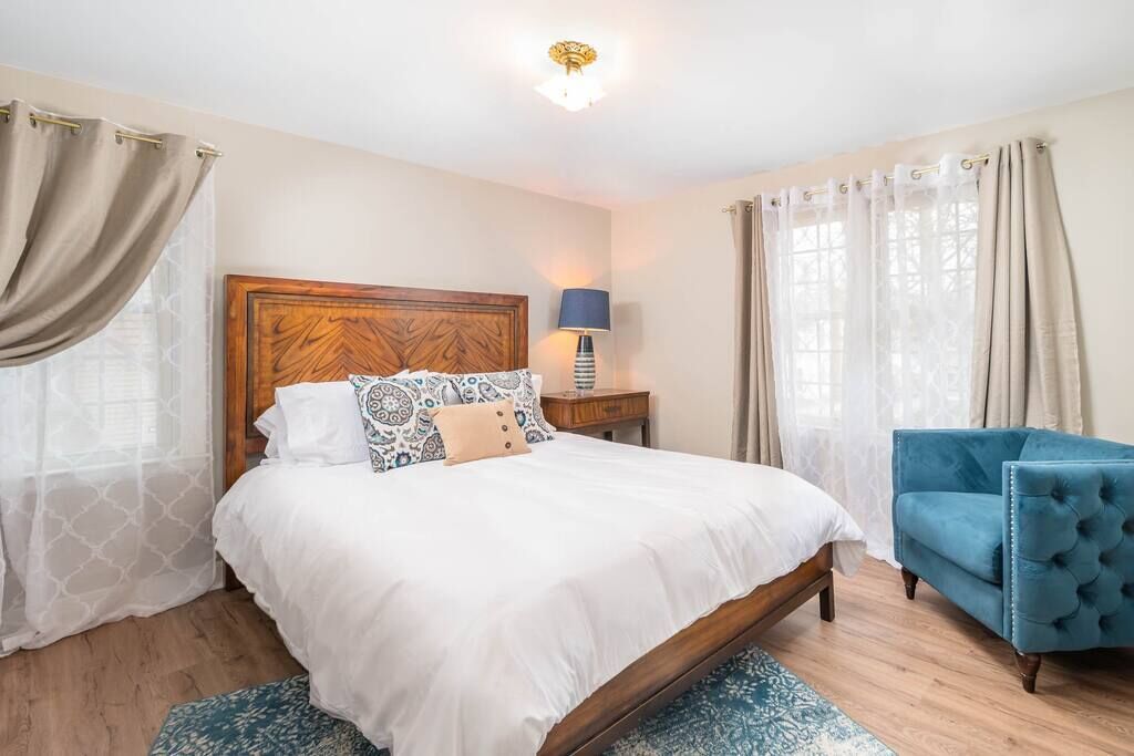 Ｇｒｅａt  and Ｇｒａｎｄ at Ｇｒａｎｔ Ｓｔｒｅｅｔ 3 story, 4br, 3bth