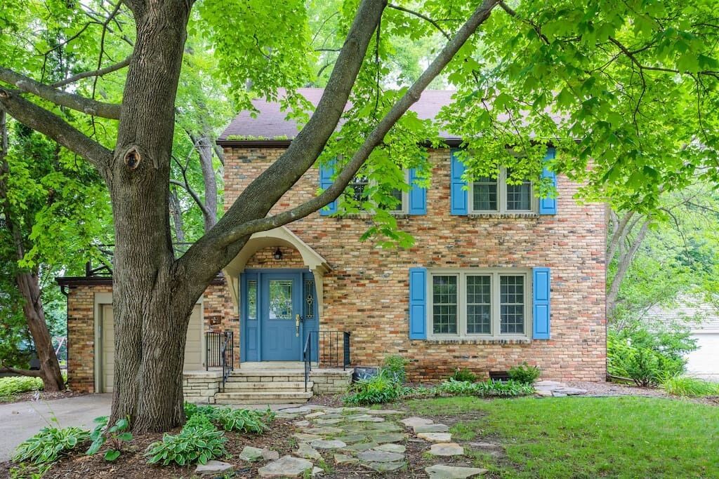 Ｇｒｅａt  and Ｇｒａｎｄ at Ｇｒａｎｔ Ｓｔｒｅｅｔ 3 story, 4br, 3bth