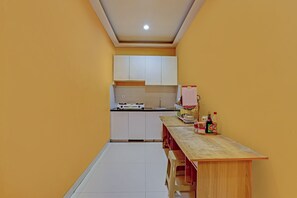 Private kitchen - OYO 3856 Tizta Suites Bali (Denpasar)