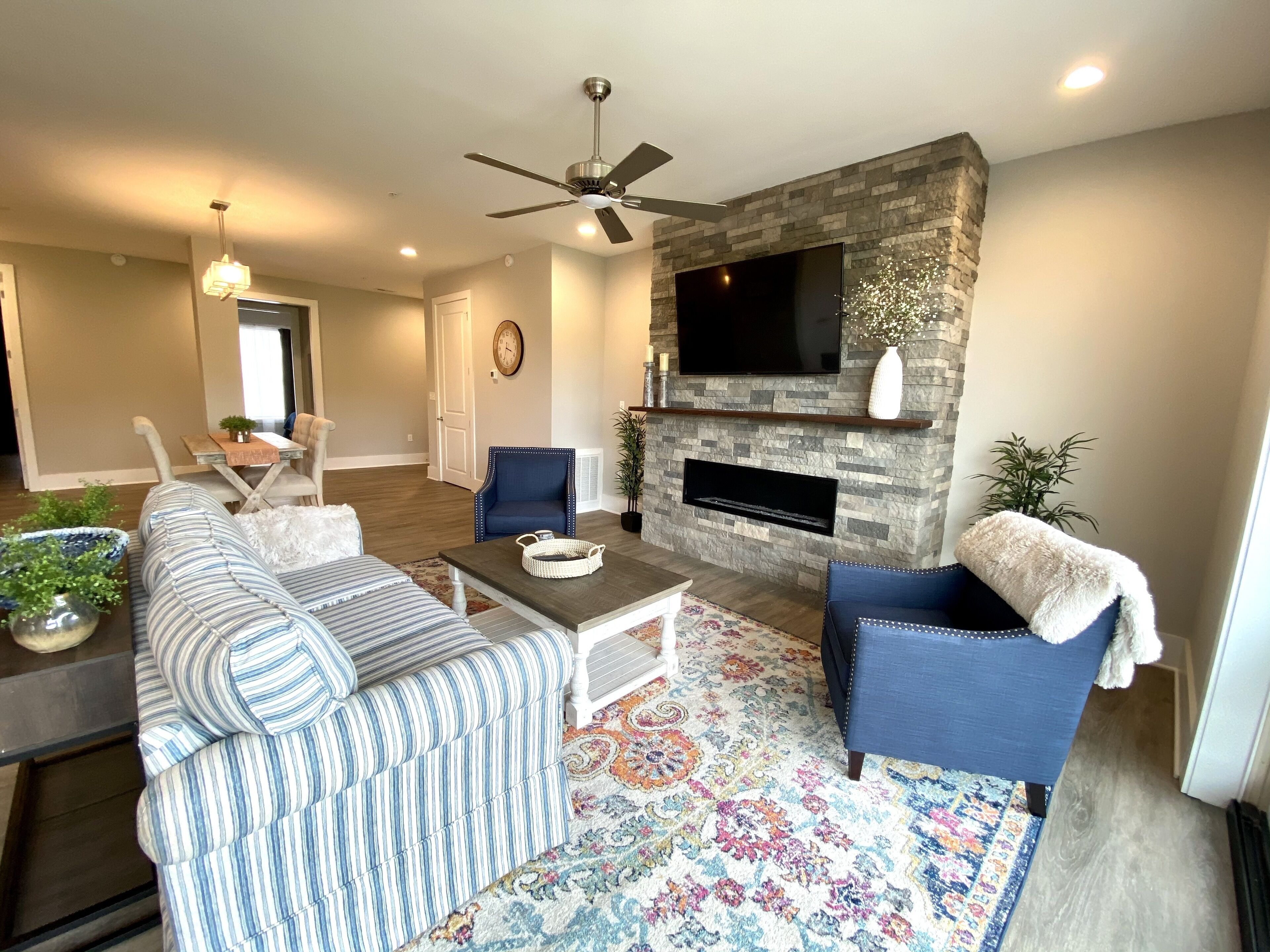 Luxury condo in DT Lynchburg - 8 minutes to LU!