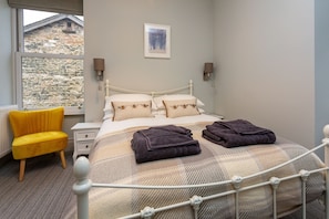12 bedrooms, iron/ironing board, WiFi, bed sheets - Howgills House | Self-catering accommodation | Countryside location  (Sedbergh)