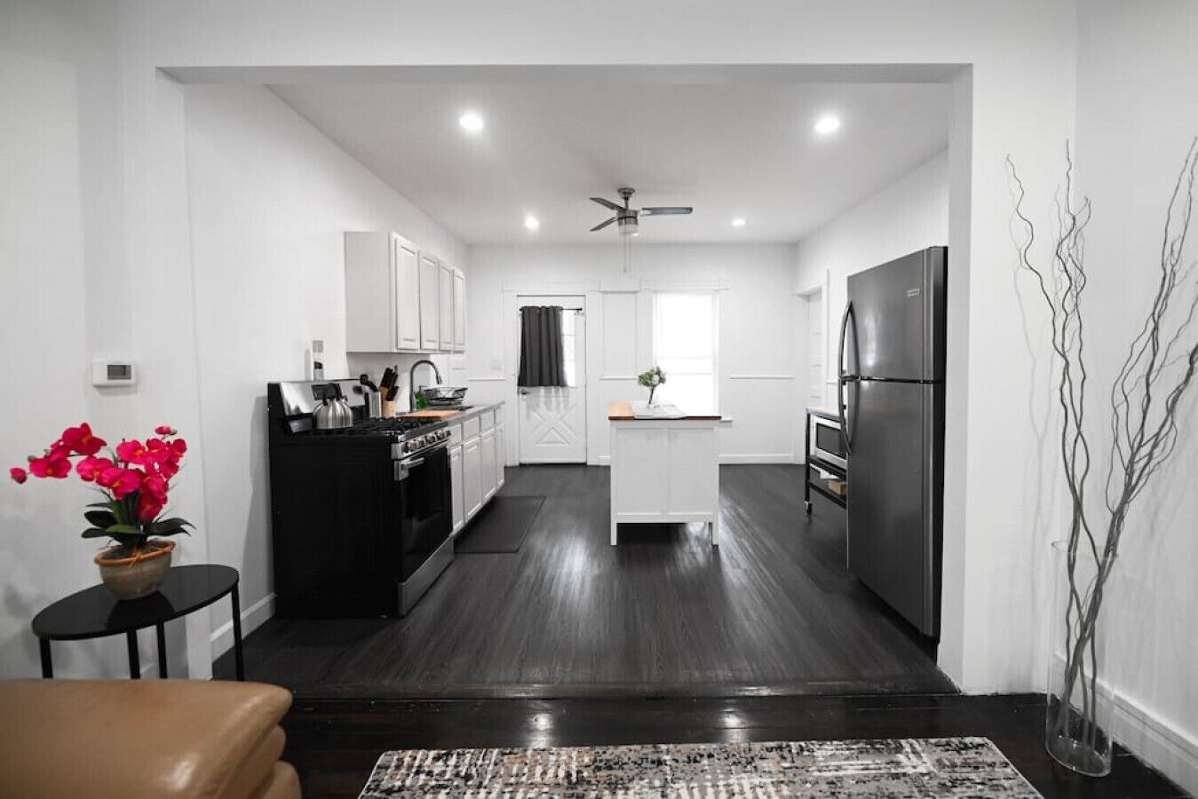 ENTIRE APARTMENT RECENTLY RENOVATED 2BR