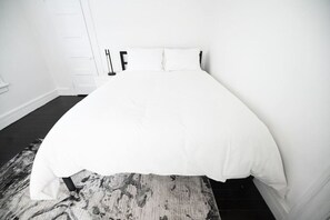 2 室のベッドルーム、アイロン / アイロン台、WiFi、ベッドシーツ