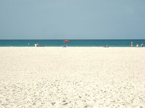ชายหาด