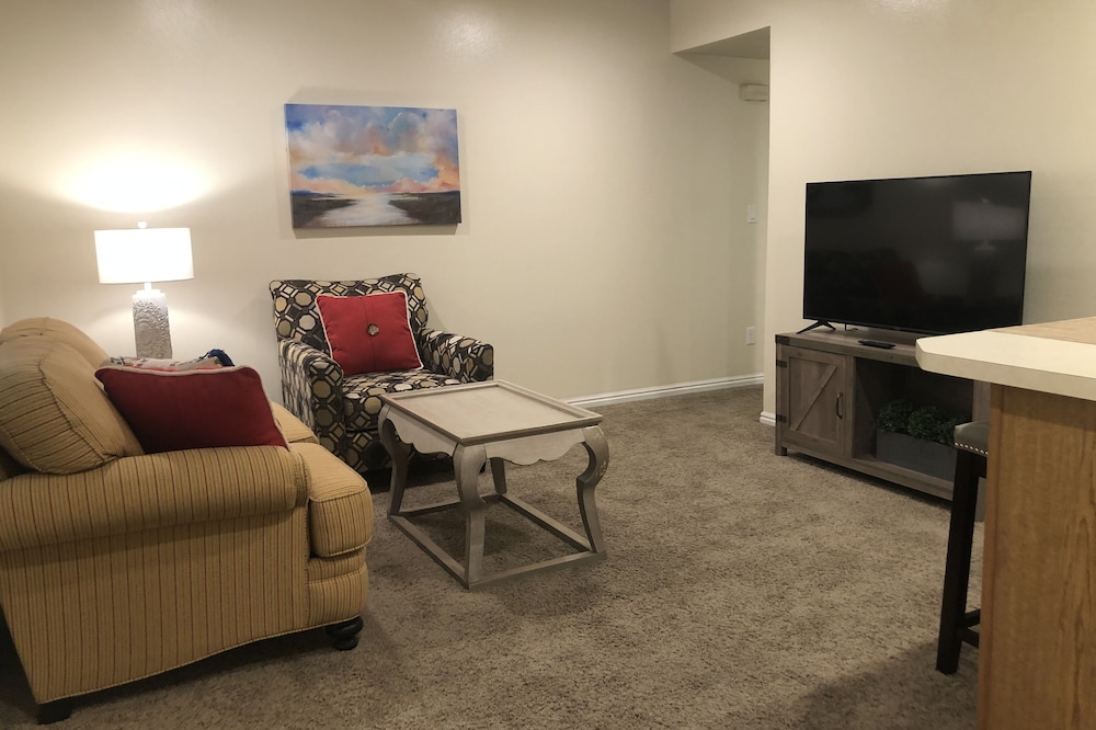 2 Blocks from Utah Valley Hospital!