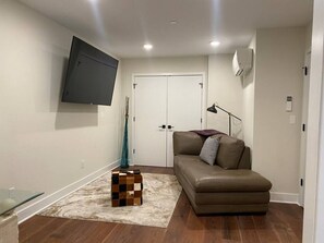 TV - Unit 101 · Renovated, 1 mile from YALE! (New Haven)