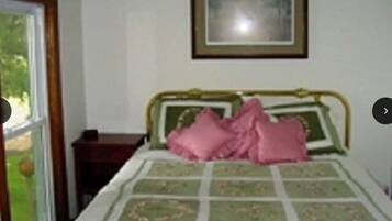 4 slaapkamers, een strijkplank/strijkijzer, gratis wifi, beddengoed