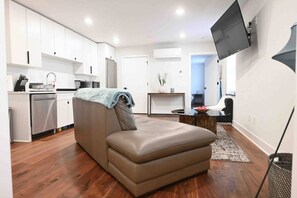 TV - Unit 102 · Near Yale and Downtown Newly Renovated (New Haven)