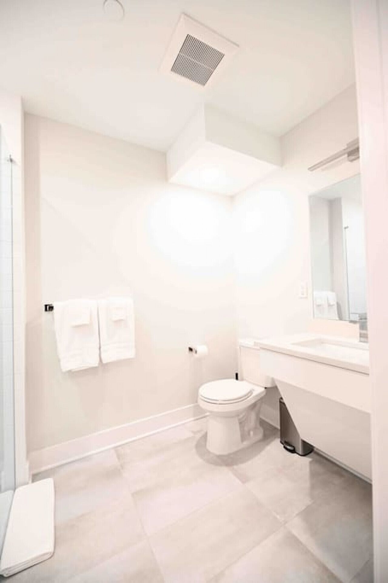 Unit 102 · NEW & RENOVATED 1 MILE FROM YALE UNIVERSITY