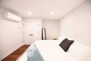 1 bedroom, desk, iron/ironing board, WiFi