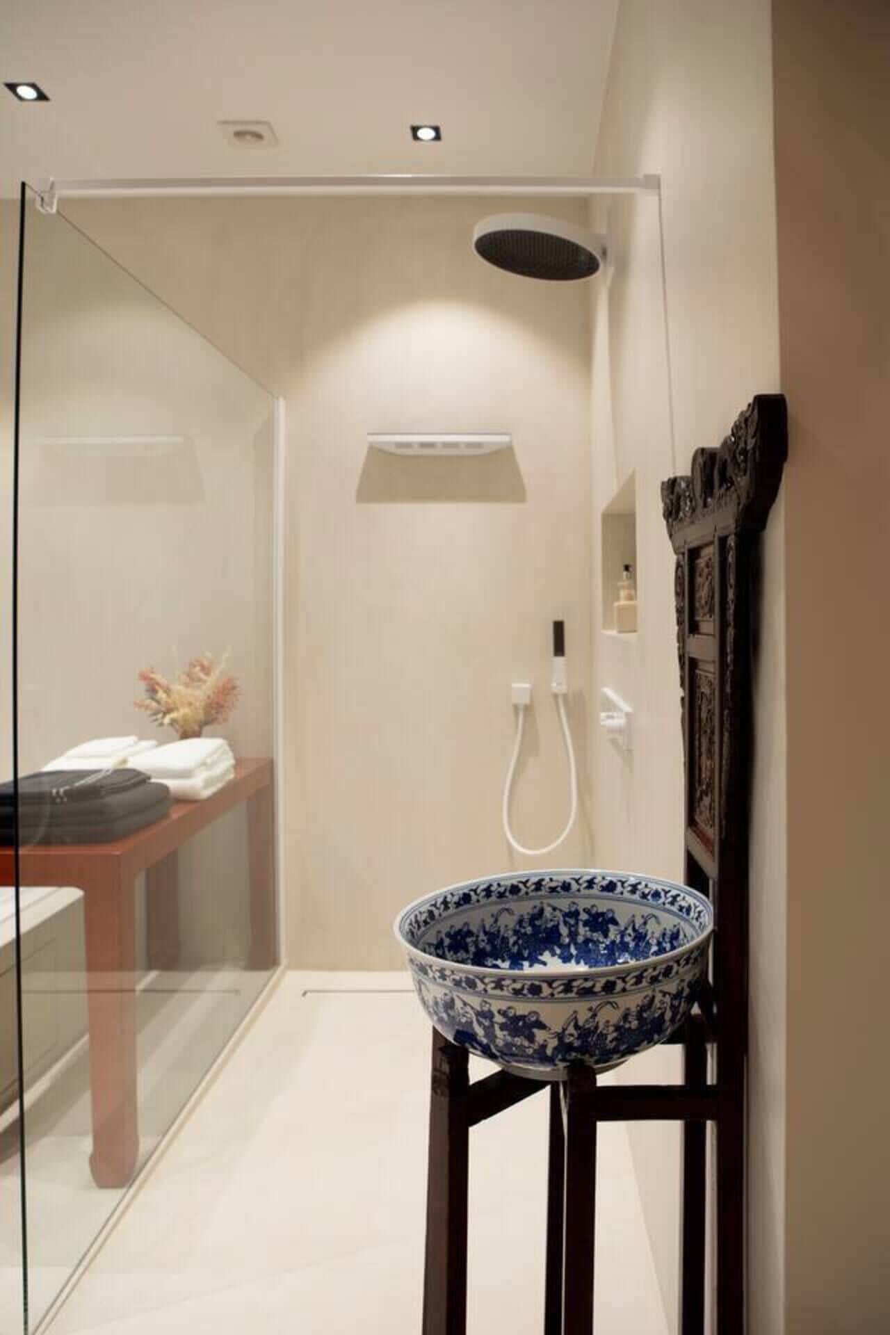 Villa | Bathroom | Separate tub and shower, deep soaking tub, hair dryer, towels