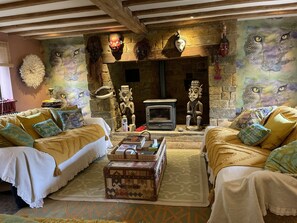 Fireplace, books - Artists Oasis in Cotswolds (Banbury)