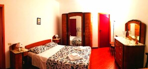 5 soverom, skrivebord, lydisolert og wi-fi (inkludert)