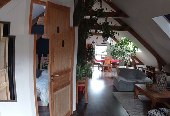 Iron/ironing board, travel cot, free WiFi, bed sheets