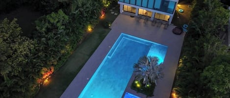 Outdoor pool, a heated pool
