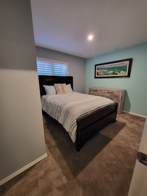 3 bedrooms, desk, iron/ironing board, travel cot