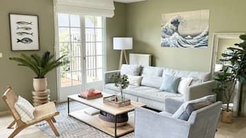 TV connectée, cheminée, chaîne hi-fi, espaces bureaux