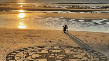 Plage, chaises longues