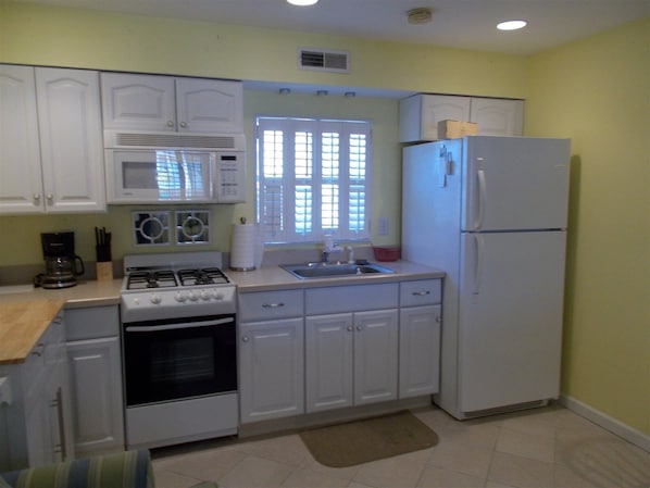 Condo (WC210 East Monterey Avenue, Unit 4) | Private kitchen