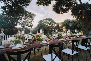 Outdoor dining - Rancho Bernardo Luxury Villas and Resort (Bagac)