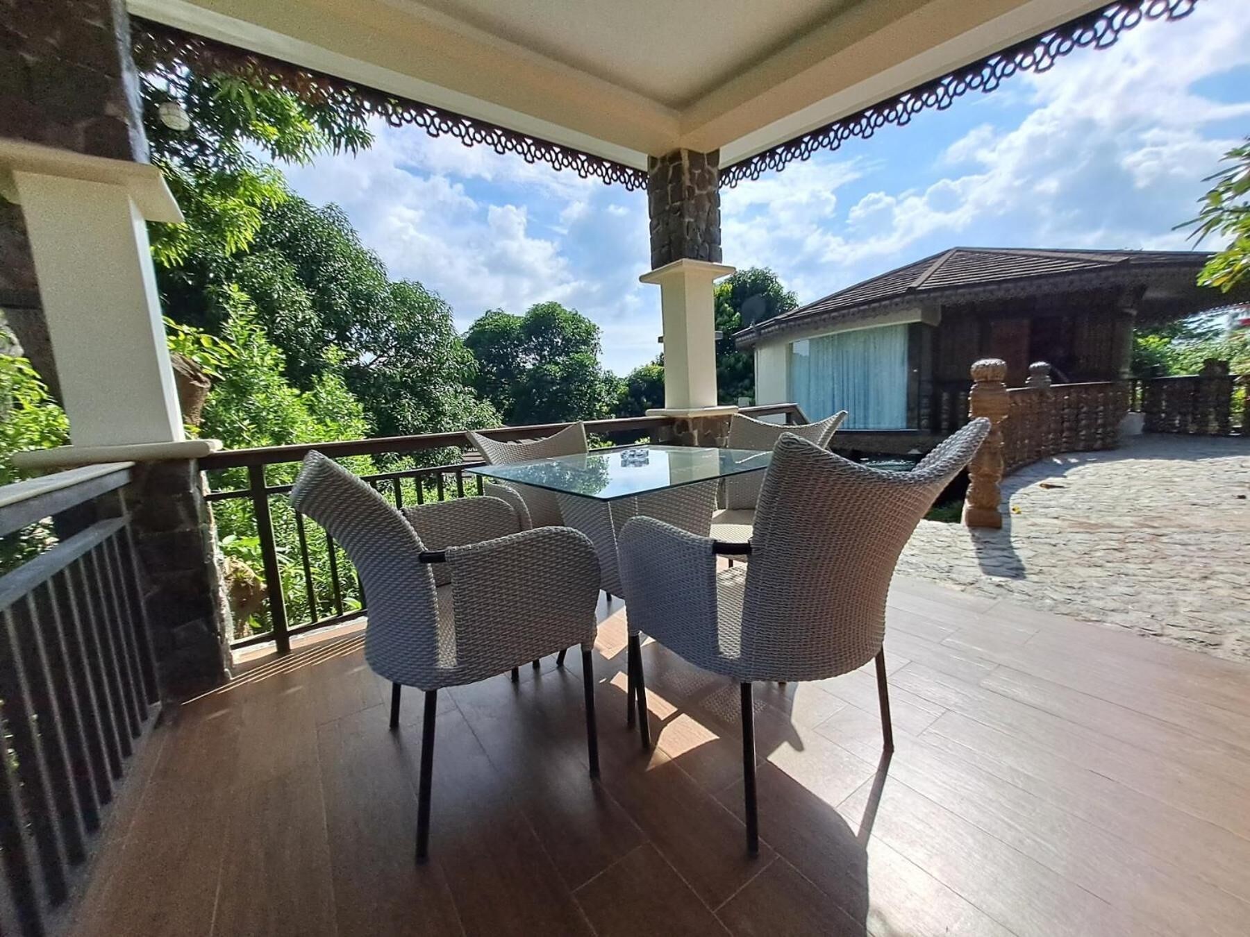 تناول الطعام بالخارج