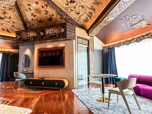 TV - Rancho Bernardo Luxury Villas and Resort (Bagac)