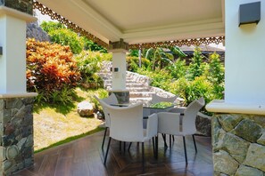Outdoor dining - Rancho Bernardo Luxury Villas and Resort (Bagac)
