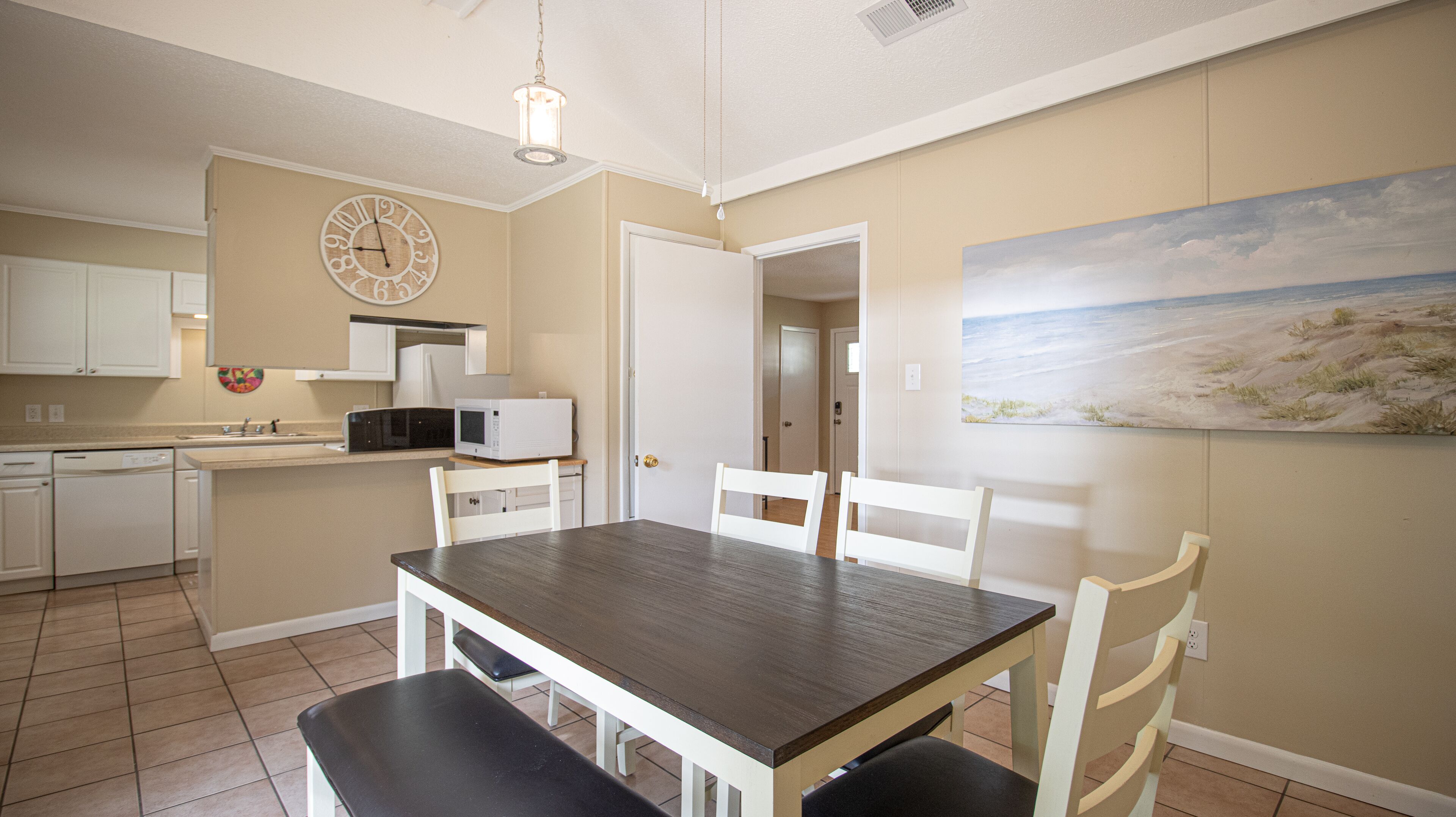 3 Bedrooms, 2 Full Baths Near The Beach